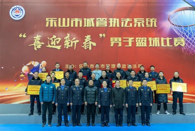 如何根据篮球比赛的不同阶段调整力量训练强度?_1